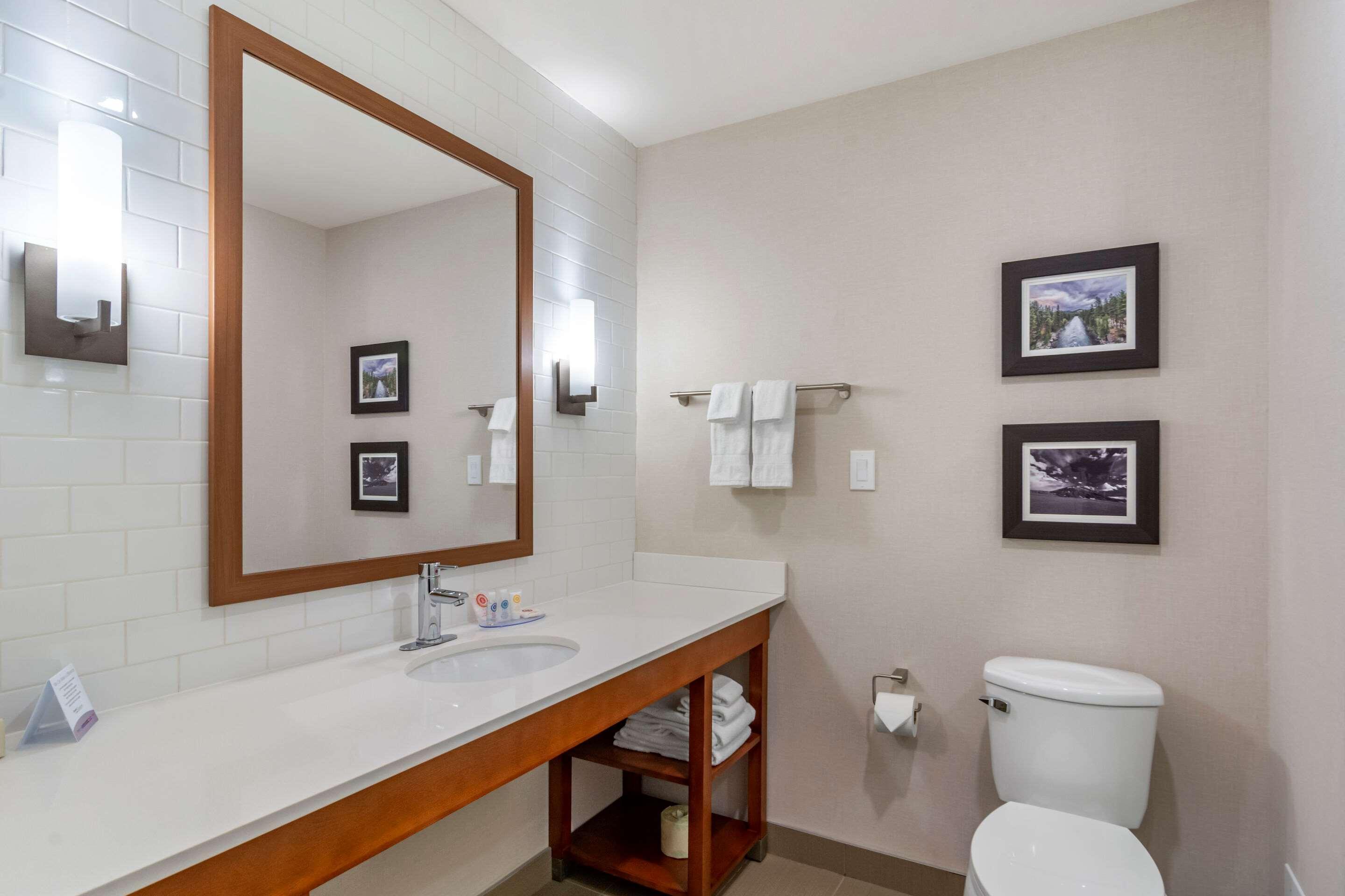 Comfort Inn & Suites Валмаунт Екстериор снимка